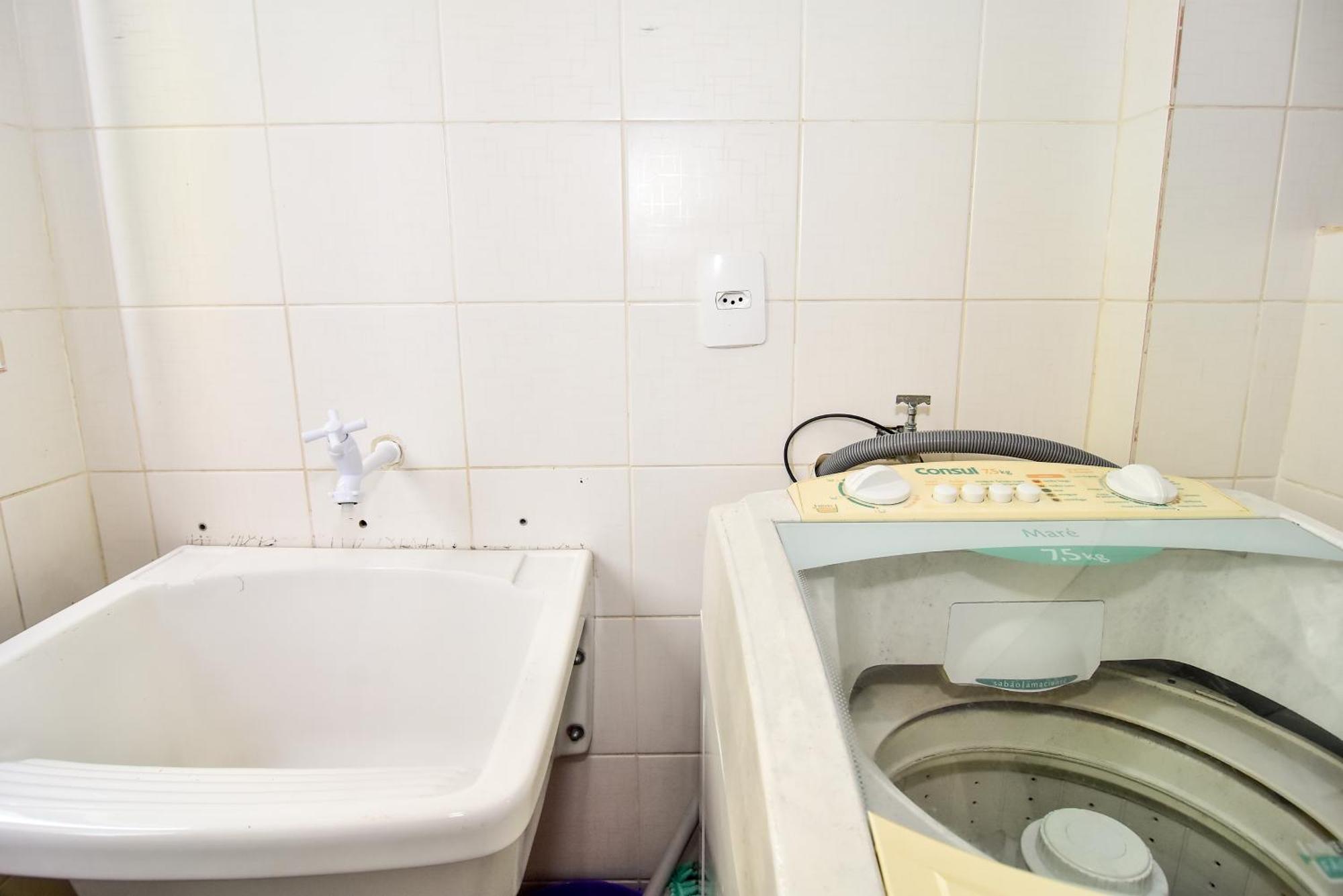 Apartment Portal Do Vale: Garagem E Wi-fi Na Rua 1800 P2497 *