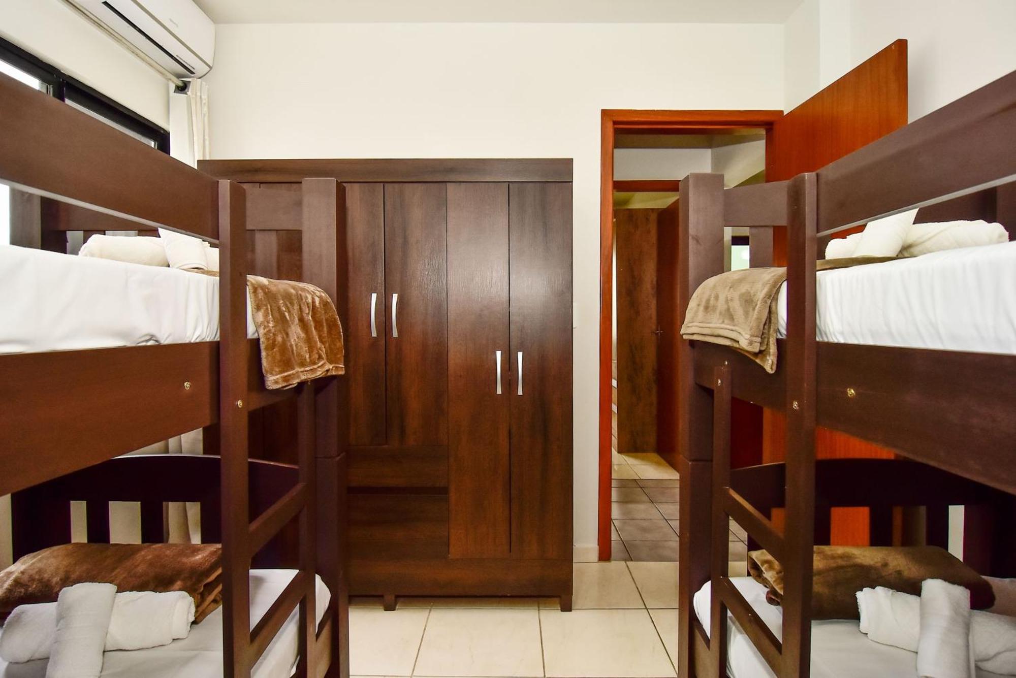 Apartment Portal Do Vale: Garagem E Wi-fi Na Rua 1800 P2497